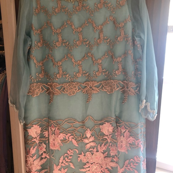 Agha Noor Pearl Embroidered Kurta w/ Lining - Picture 11 of 17